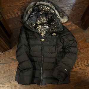 Women's Northface 550 Black Puffer Jacket with Fur Hood
